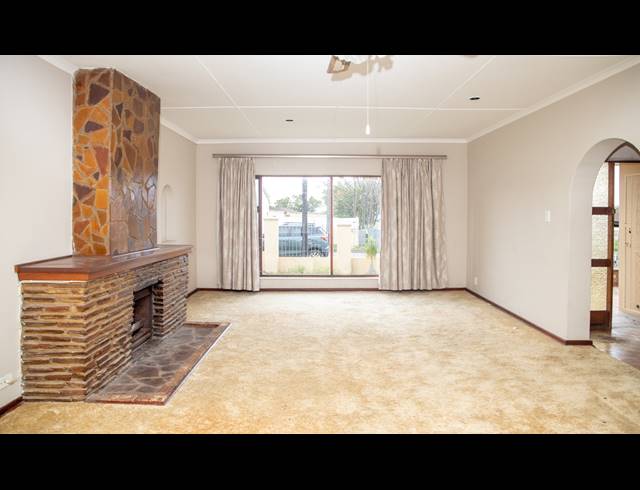 3 BEDROOM HOUSE FOR SALE IN WILLOW PARK